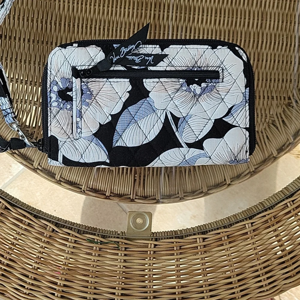 Vera Bradley wristlet in camellia